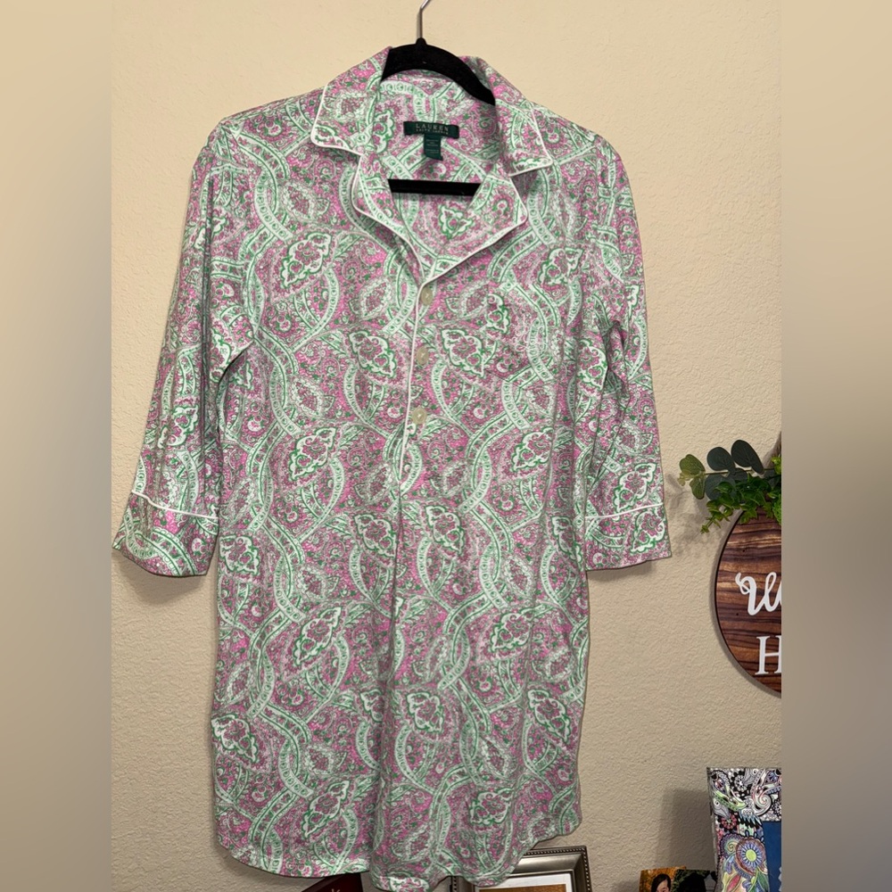 Lauren Ralph Lauren size M pink & green paisley print button down night gown